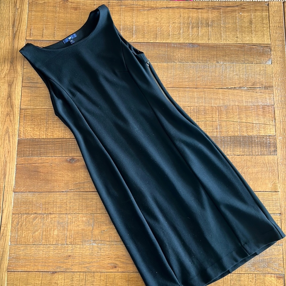 Gap Dress. Size 6. Simple black sleeveless dress